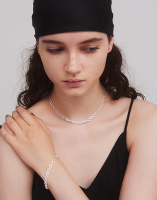 glister oval necklace